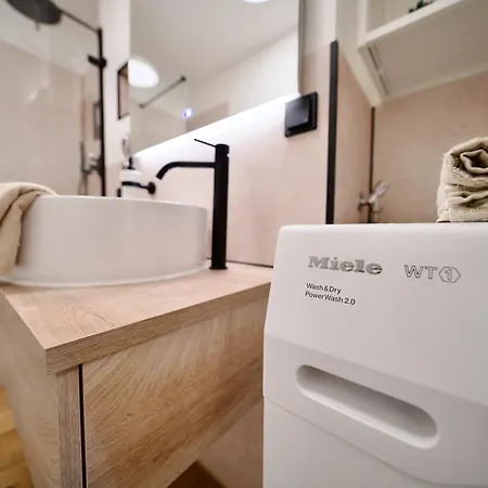 Edler Wohnraum Design-apartment Mit Bora-kueche, Balkon, Boxspringbett, Delonghi-kaffeevollautomat, Lift, Parkplatz & Wlan 280 Mbps * Chemnitz