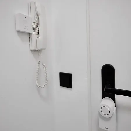 Apartamento Edler Wohnraum Luxurioeses Mit Balkon, Boxspringbett, Kaffeevollautomat, Lift & Parkplatz *