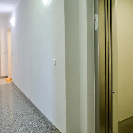 Edler Wohnraum Design-apartment Mit Bora-kueche, Balkon, Boxspringbett, Delonghi-kaffeevollautomat, Lift, Parkplatz & Wlan 280 Mbps Chemnitz