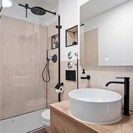 Lejlighed Edler Wohnraum Design-apartment Mit Bora-kueche, Balkon, Boxspringbett, Delonghi-kaffeevollautomat, Lift, Parkplatz & Wlan 280 Mbps