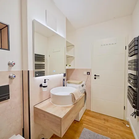 Edler Wohnraum Design-apartment Mit Bora-kueche, Balkon, Boxspringbett, Delonghi-kaffeevollautomat, Lift, Parkplatz & Wlan 280 Mbps Chemnitz