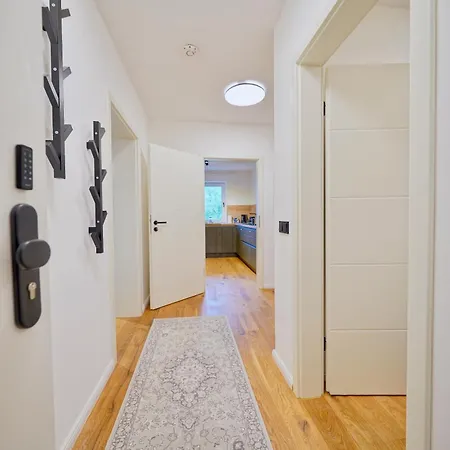 Edler Wohnraum Design-apartment Mit Bora-kueche, Balkon, Boxspringbett, Delonghi-kaffeevollautomat, Lift, Parkplatz & Wlan 280 Mbps