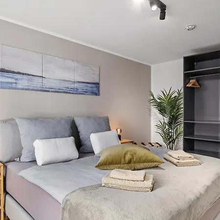 Edler Wohnraum Design-apartment Mit Bora-kueche, Balkon, Boxspringbett, Delonghi-kaffeevollautomat, Lift, Parkplatz & Wlan 280 Mbps