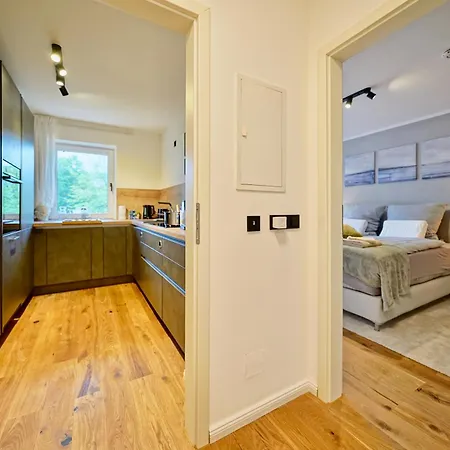 Edler Wohnraum Design-apartment Mit Bora-kueche, Balkon, Boxspringbett, Delonghi-kaffeevollautomat, Lift, Parkplatz & Wlan 280 Mbps Lejlighed Chemnitz