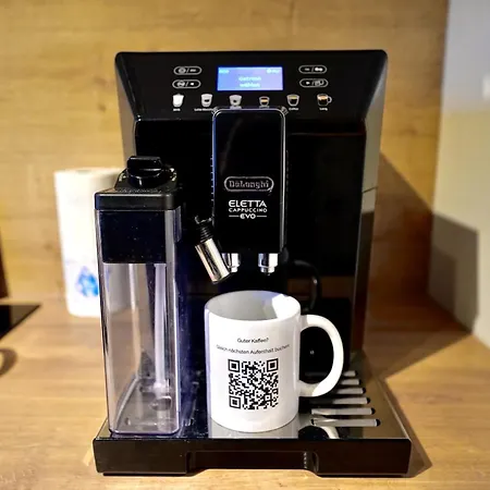 Edler Wohnraum Design-apartment Mit Bora-kueche, Balkon, Boxspringbett, Delonghi-kaffeevollautomat, Lift, Parkplatz & Wlan 280 Mbps Lejlighed *