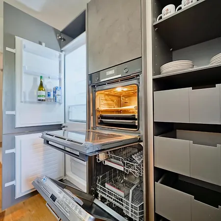 Edler Wohnraum Design-apartment Mit Bora-kueche, Balkon, Boxspringbett, Delonghi-kaffeevollautomat, Lift, Parkplatz & Wlan 280 Mbps *