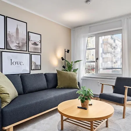 Edler Wohnraum Design-apartment Mit Bora-kueche, Balkon, Boxspringbett, Delonghi-kaffeevollautomat, Lift, Parkplatz & Wlan 280 Mbps Lejlighed *