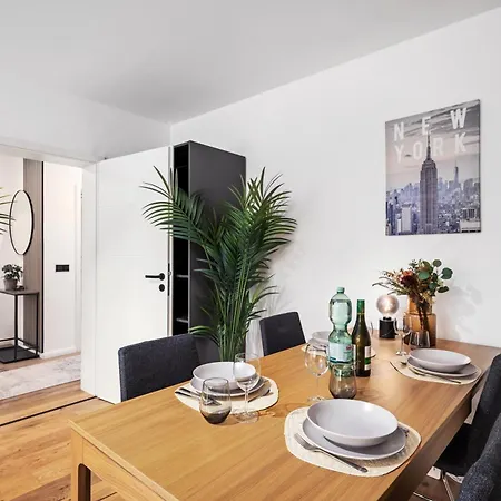 Edler Wohnraum Design-apartment Mit Bora-kueche, Balkon, Boxspringbett, Delonghi-kaffeevollautomat, Lift, Parkplatz & Wlan 280 Mbps Lejlighed