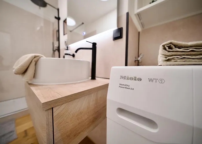 Edler Wohnraum Luxurioeses Mit Balkon, Boxspringbett, Kaffeevollautomat, Lift & Parkplatz * شيمنيتز