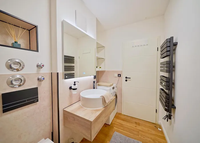 Edler Wohnraum Luxurioeses Mit Balkon, Boxspringbett, Kaffeevollautomat, Lift & Parkplatz شيمنيتز