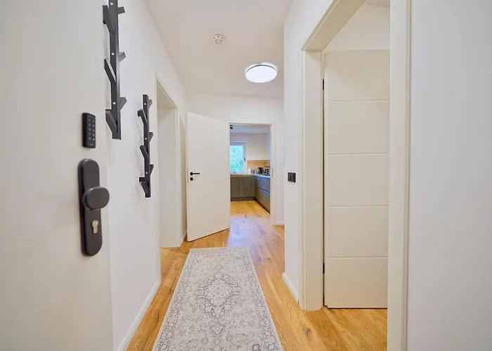 Edler Wohnraum Luxurioeses Mit Balkon, Boxspringbett, Kaffeevollautomat, Lift & Parkplatz