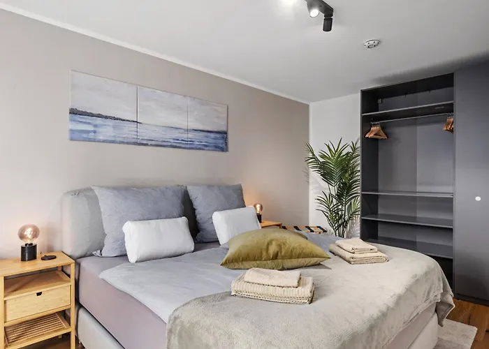 Edler Wohnraum Luxurioeses Mit Balkon, Boxspringbett, Kaffeevollautomat, Lift & Parkplatz