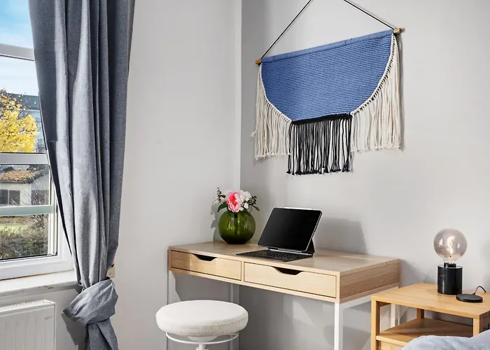 Edler Wohnraum Luxurioeses Mit Balkon, Boxspringbett, Kaffeevollautomat, Lift & Parkplatz شيمنيتز