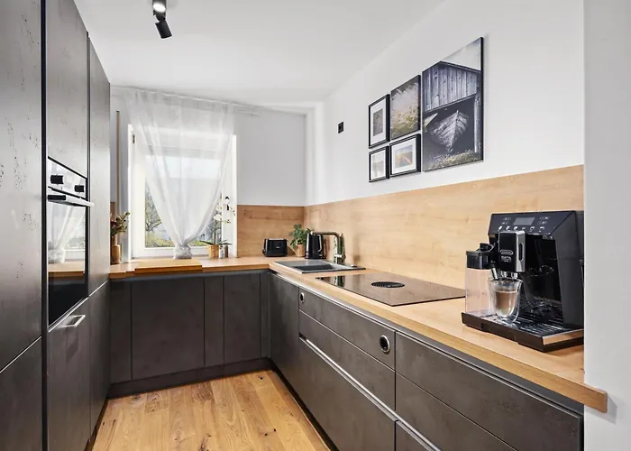 Edler Wohnraum Luxurioeses Mit Balkon, Boxspringbett, Kaffeevollautomat, Lift & Parkplatz شقة